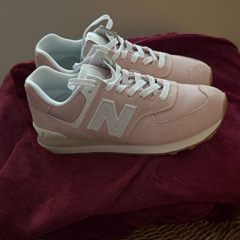 New Balance 574 Women's Light Pink Lace-Up Athletic Sneakers